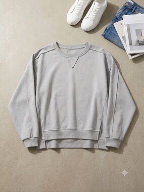 Tanou Light Gray Crewneck Sweatshirt